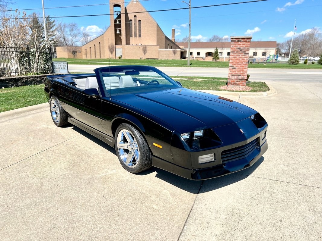Chevrolet-Camaro-1989-Convertible-4