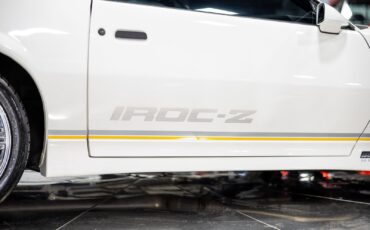 Chevrolet-Camaro-1989-Coupe-17