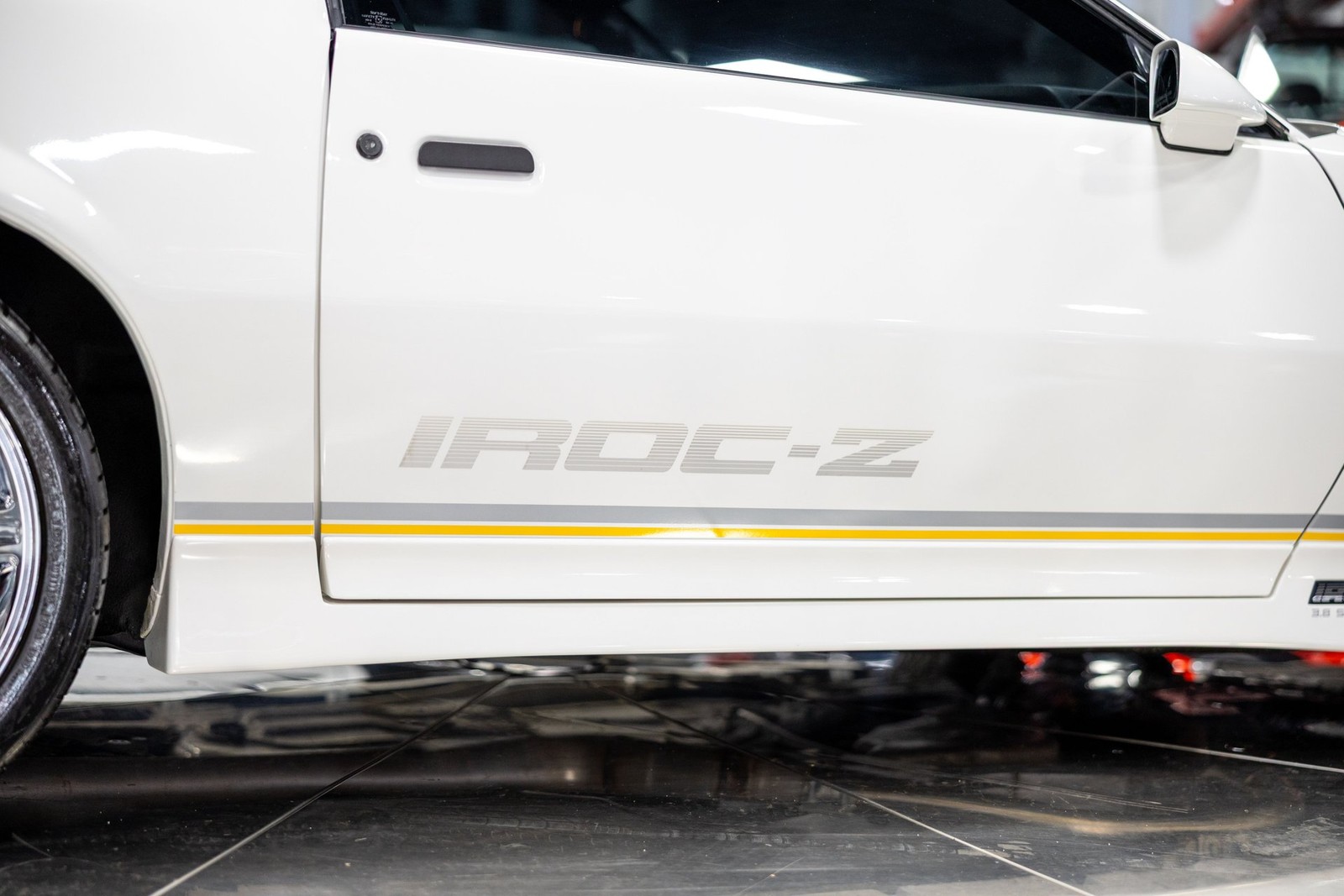 Chevrolet-Camaro-1989-Coupe-17