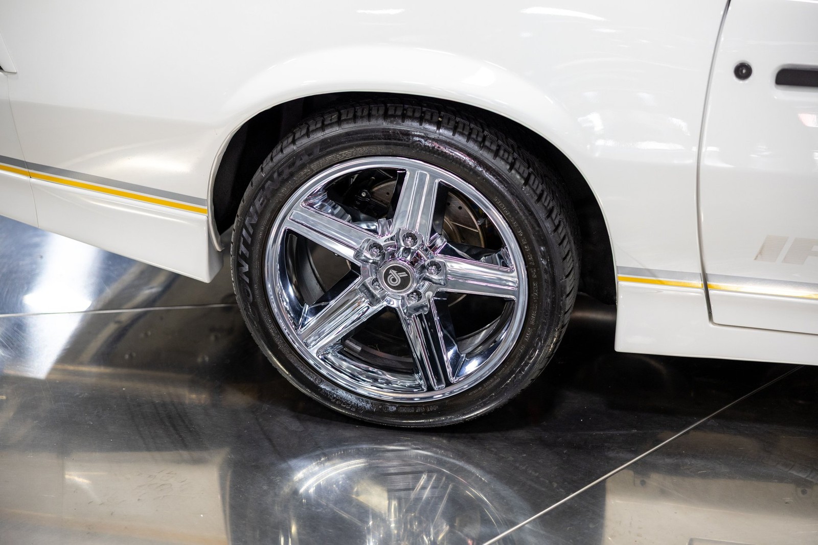 Chevrolet-Camaro-1989-Coupe-19