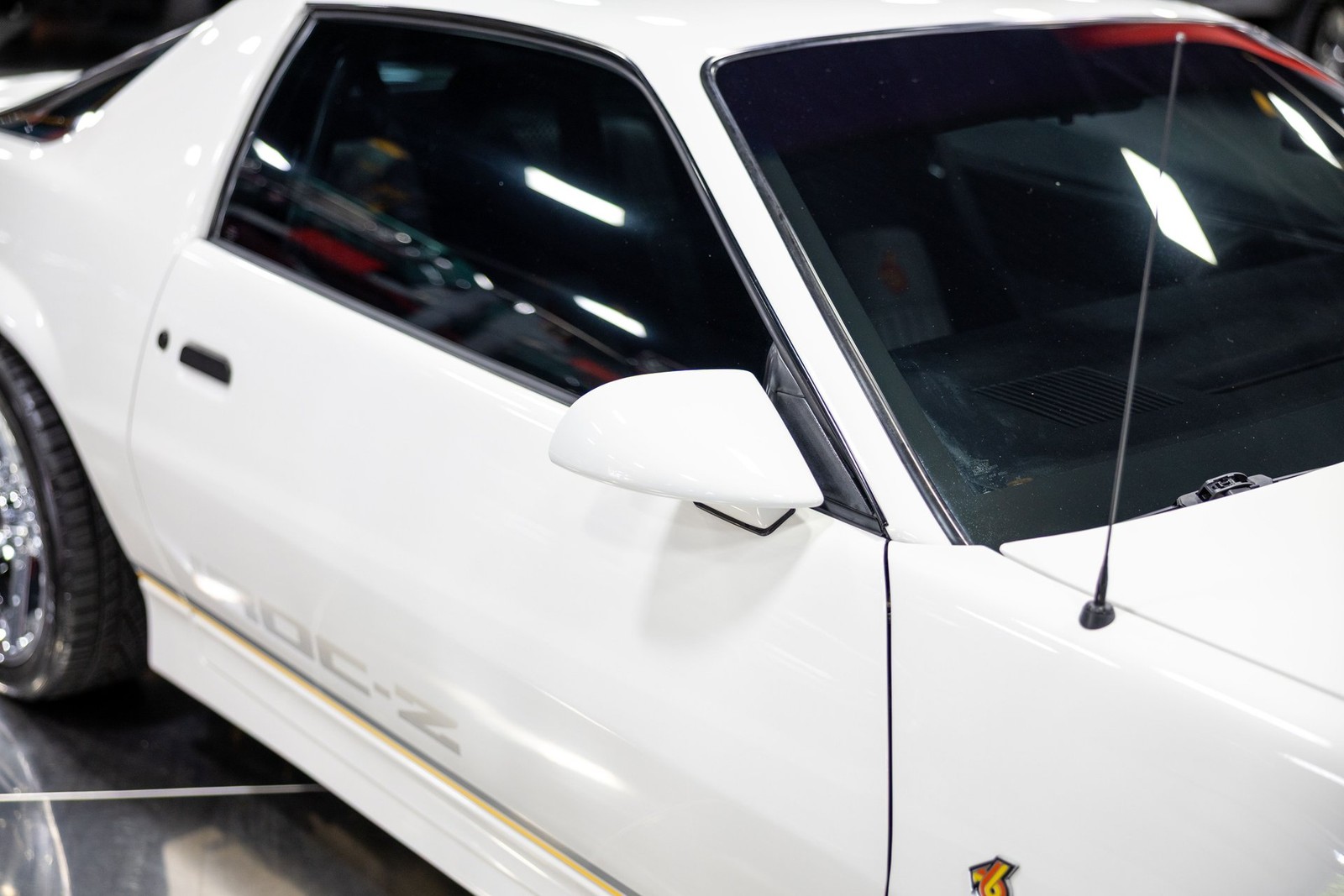 Chevrolet-Camaro-1989-Coupe-21