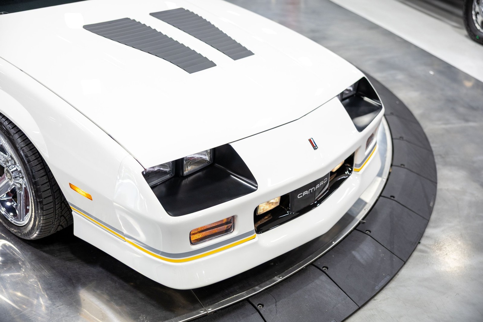 Chevrolet-Camaro-1989-Coupe-23