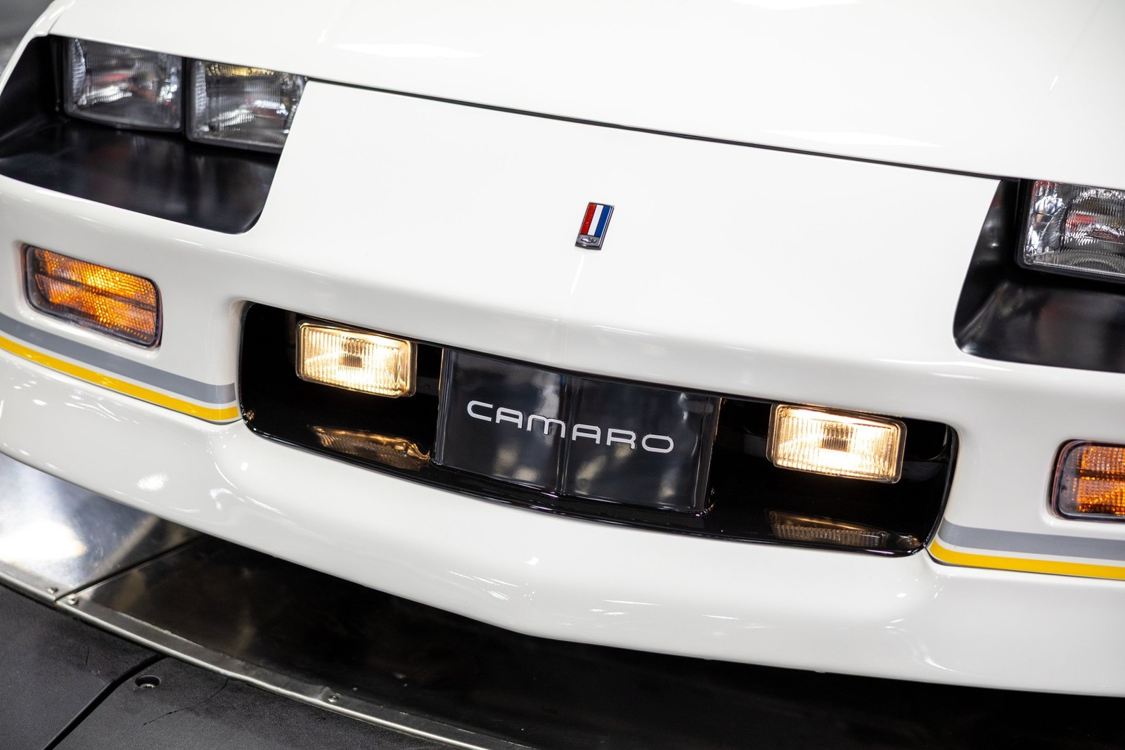 Chevrolet-Camaro-1989-Coupe-24