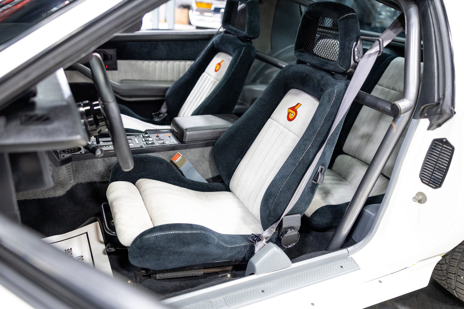 Chevrolet-Camaro-1989-Coupe-29