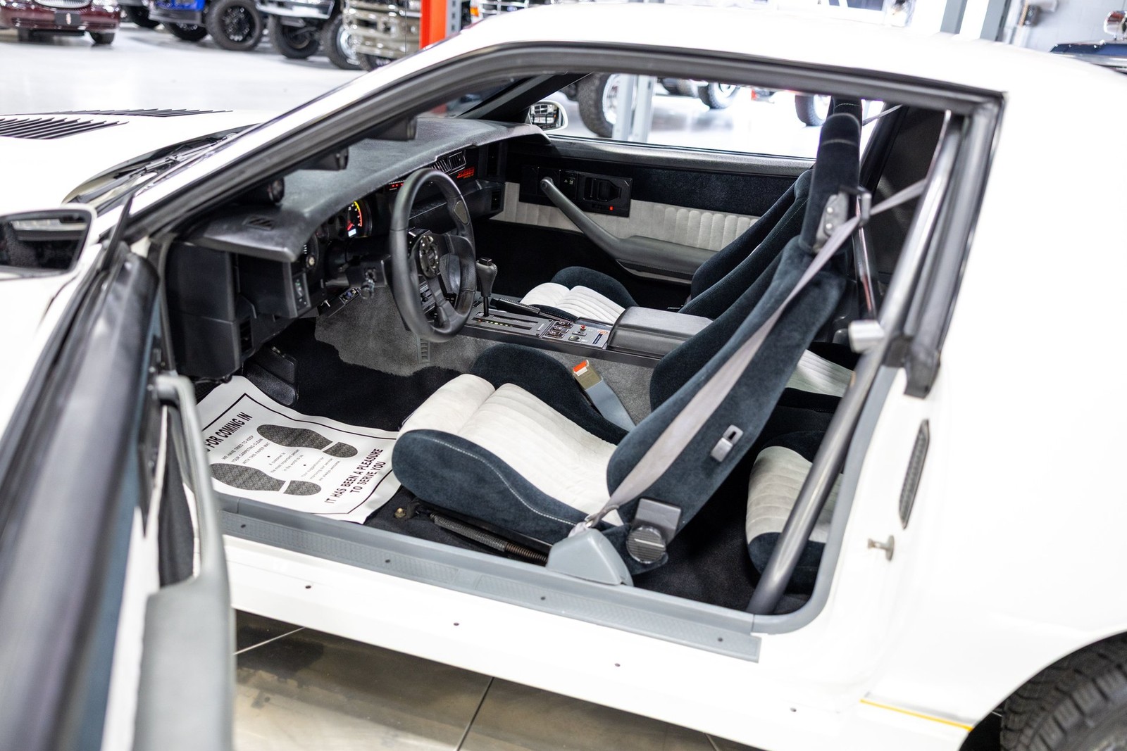 Chevrolet-Camaro-1989-Coupe-30