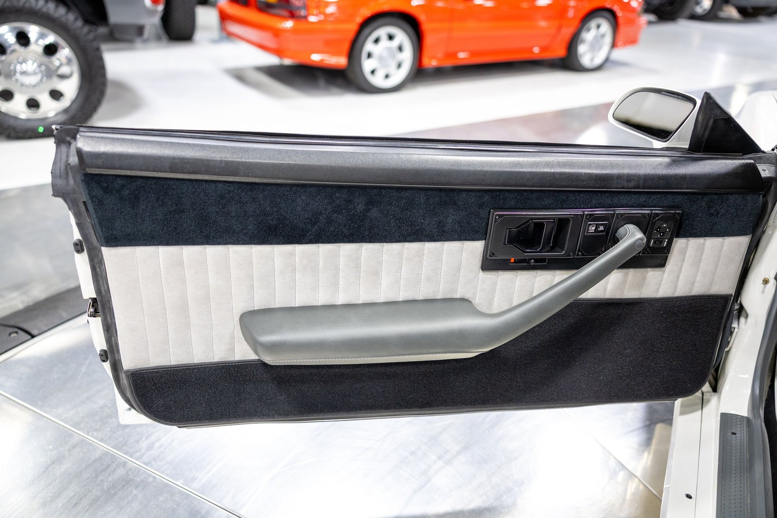 Chevrolet-Camaro-1989-Coupe-32