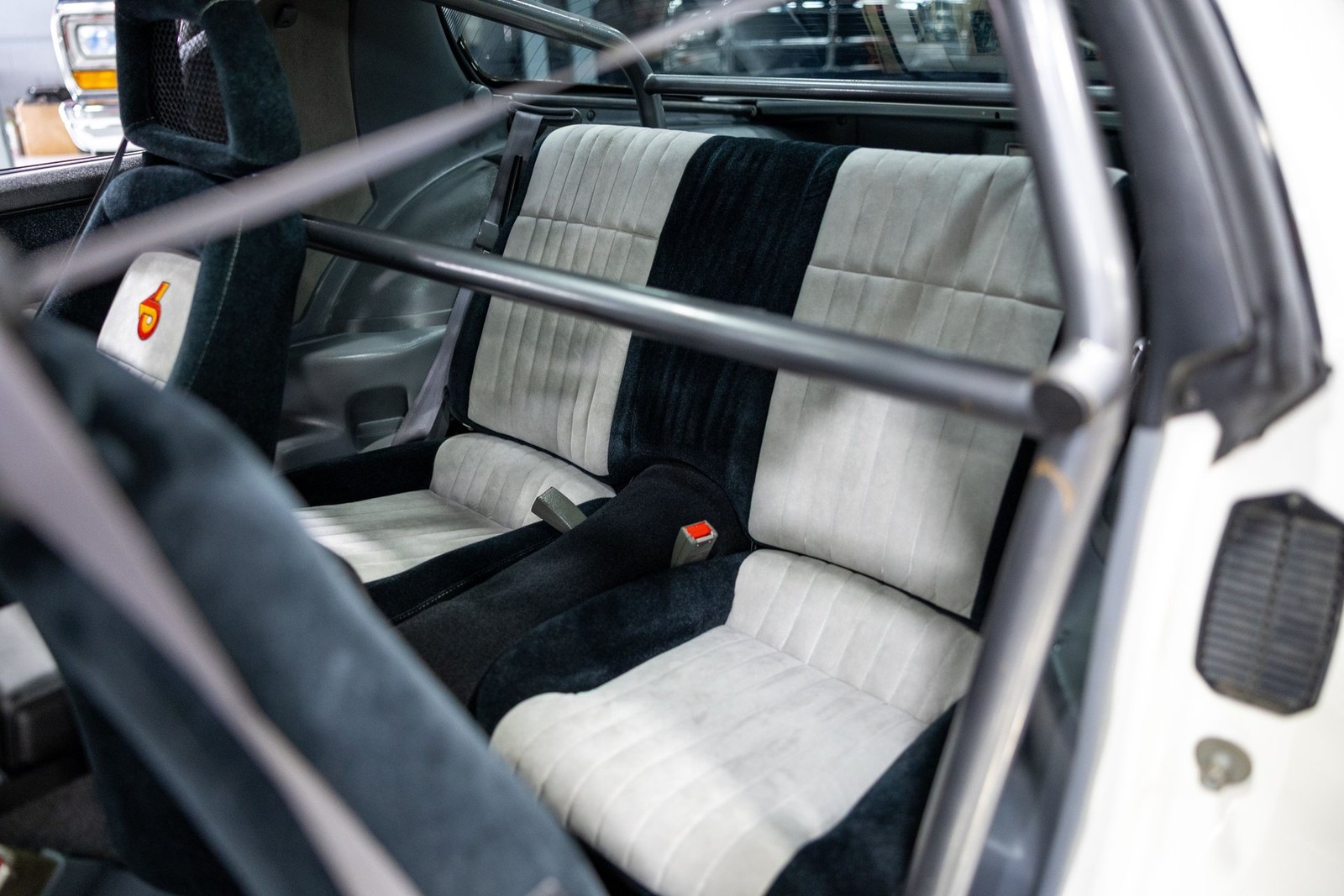 Chevrolet-Camaro-1989-Coupe-34