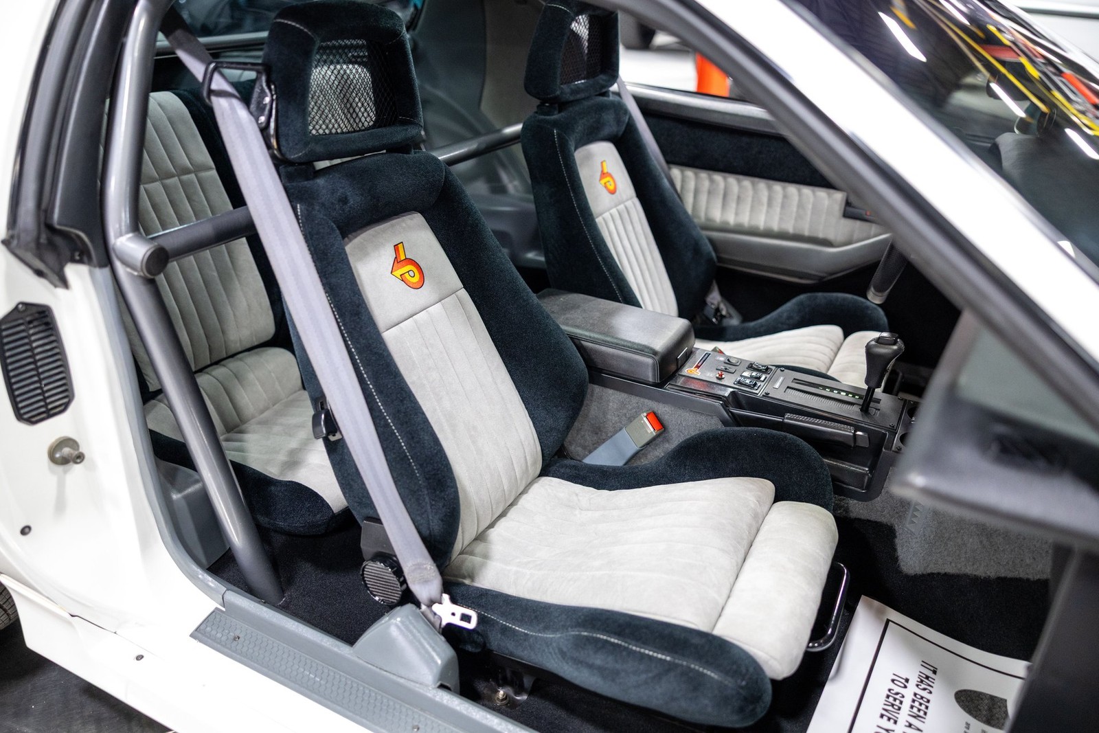 Chevrolet-Camaro-1989-Coupe-35