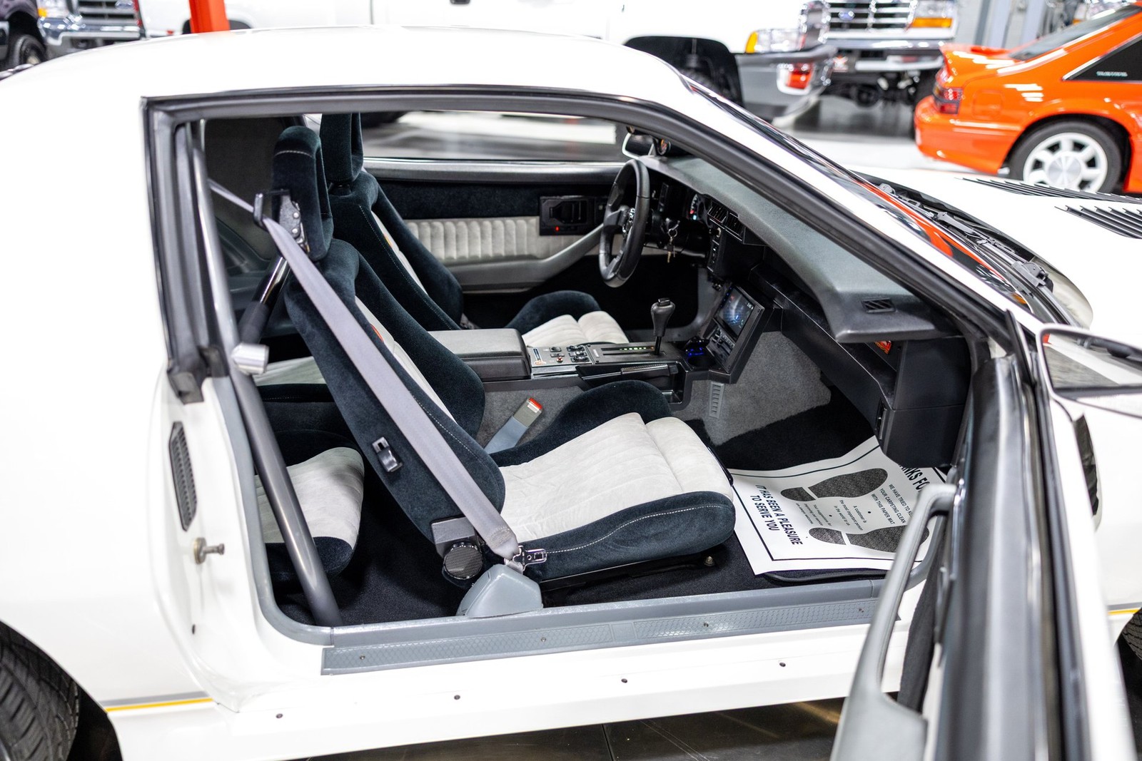 Chevrolet-Camaro-1989-Coupe-36