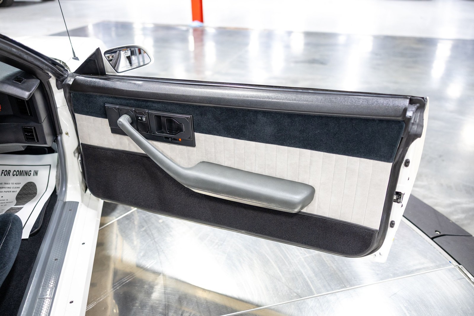 Chevrolet-Camaro-1989-Coupe-38