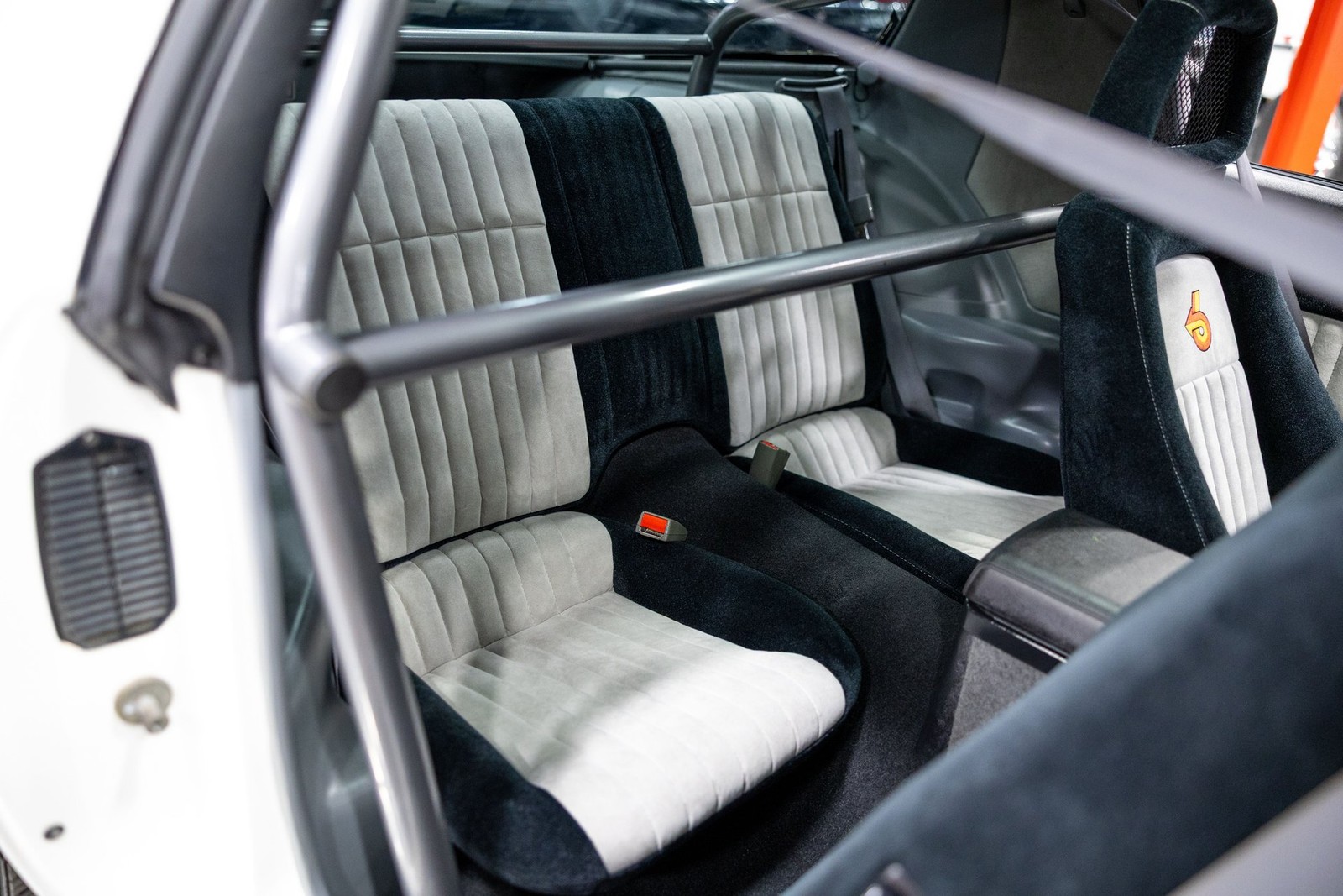 Chevrolet-Camaro-1989-Coupe-39