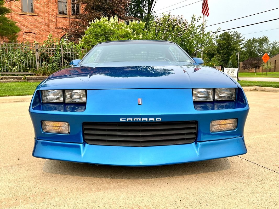 Chevrolet-Camaro-1992-Coupe-2