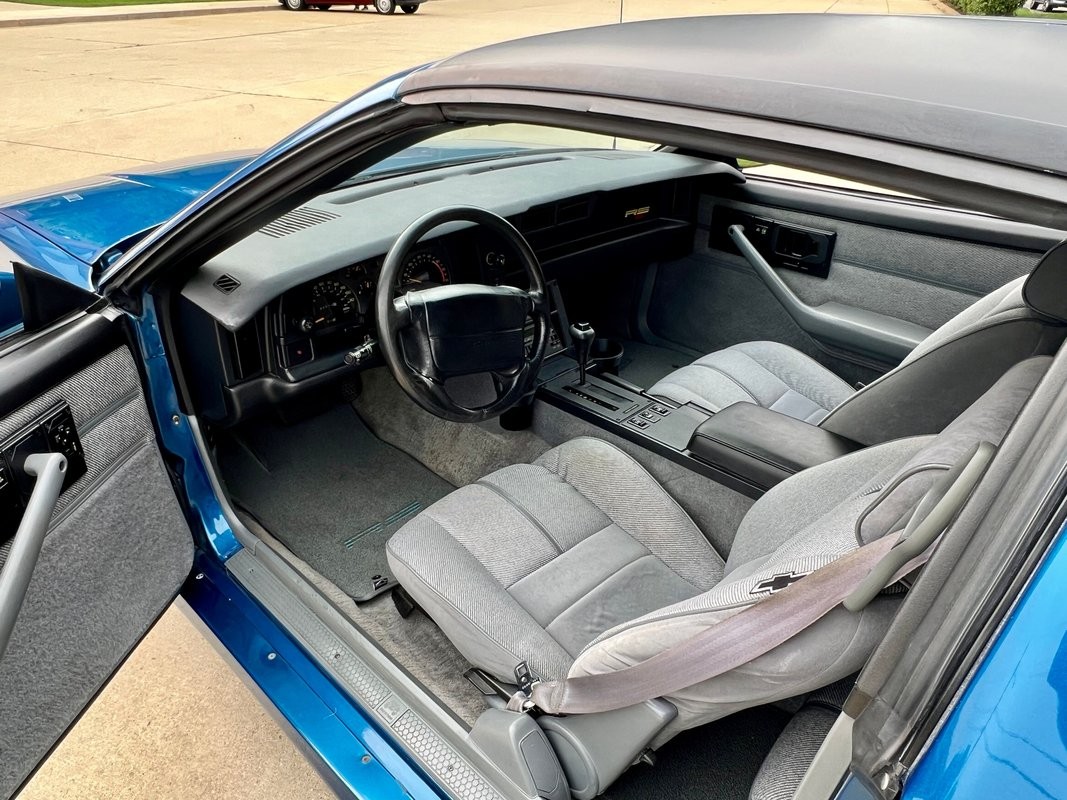 Chevrolet-Camaro-1992-Coupe-32