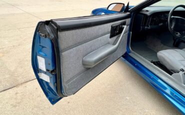 Chevrolet-Camaro-1992-Coupe-33