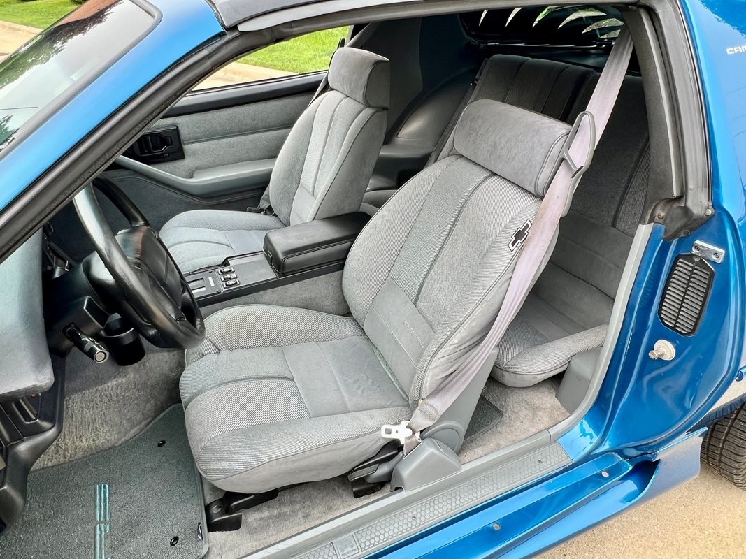 Chevrolet-Camaro-1992-Coupe-34