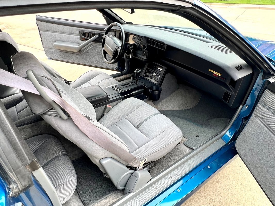 Chevrolet-Camaro-1992-Coupe-37