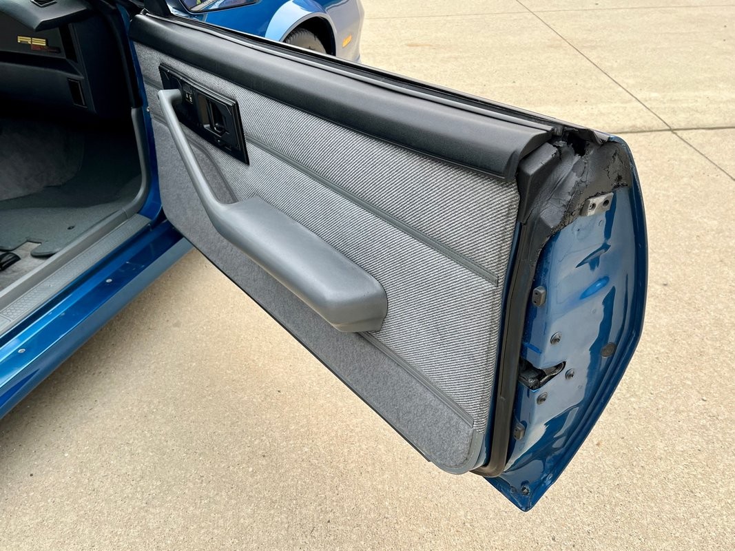 Chevrolet-Camaro-1992-Coupe-38