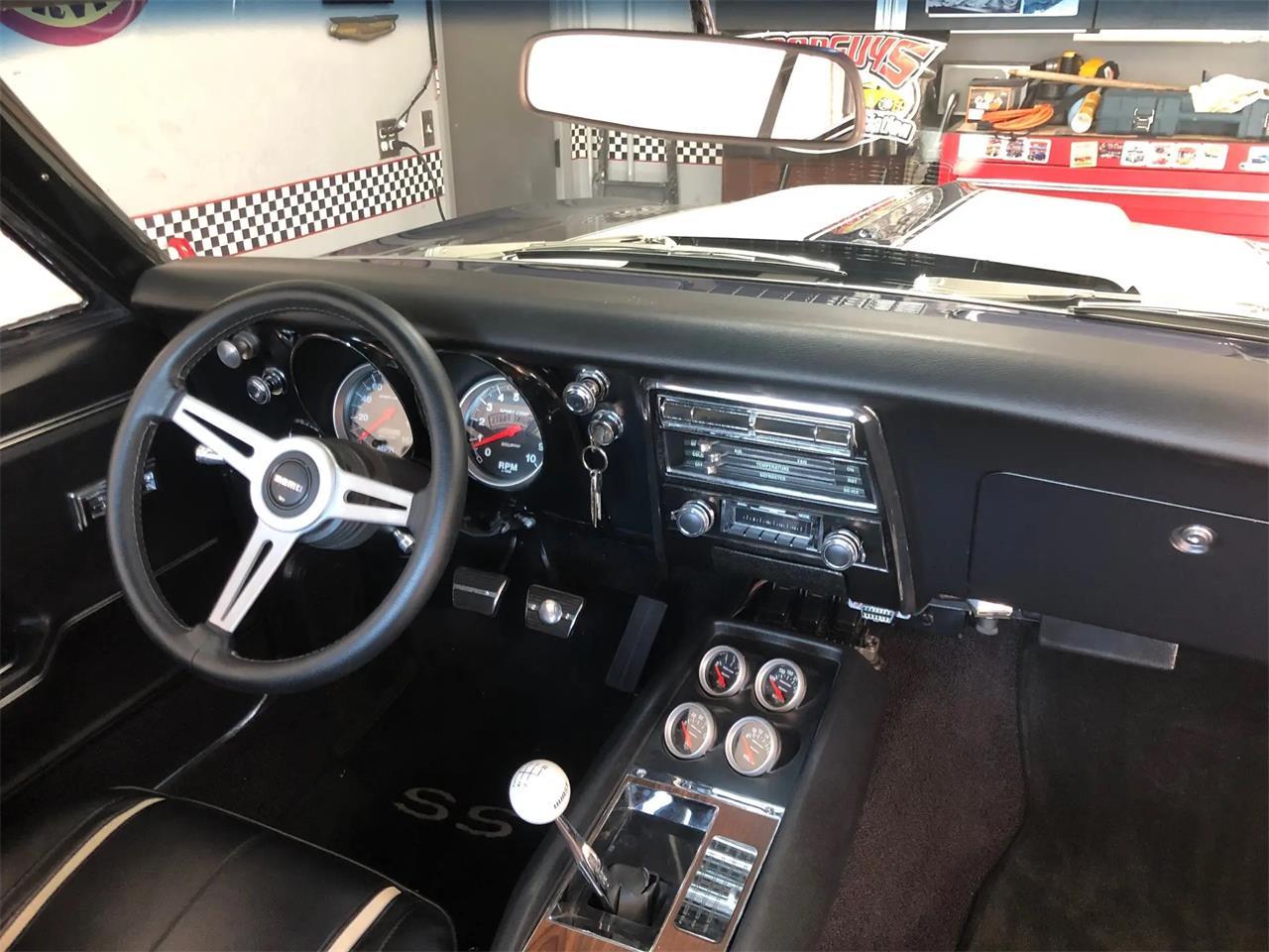 Chevrolet-Camaro-rsss-1967-Blue-amp-White-Black-wwhite-trim-12