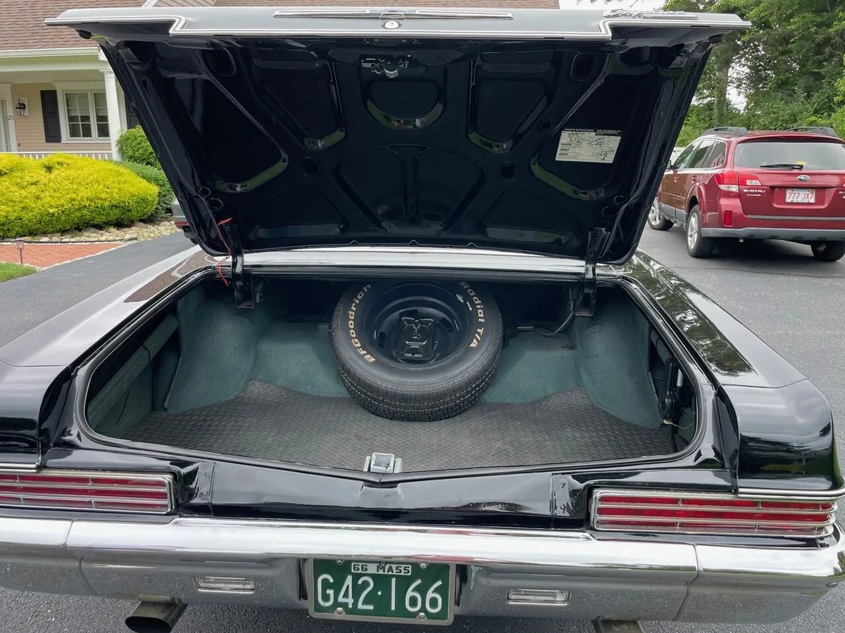 Chevrolet-Caprice-1966-Black-Black-1