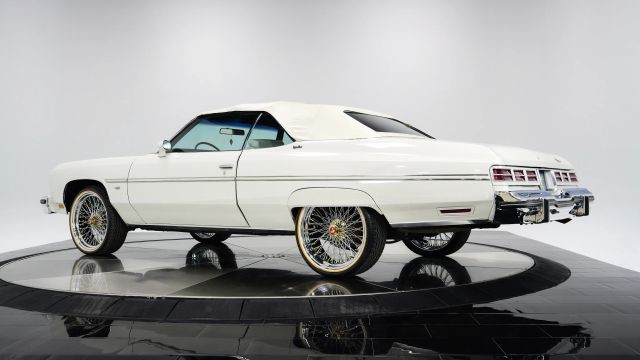 Chevrolet-Caprice-1975-12