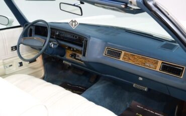 Chevrolet-Caprice-1975-16