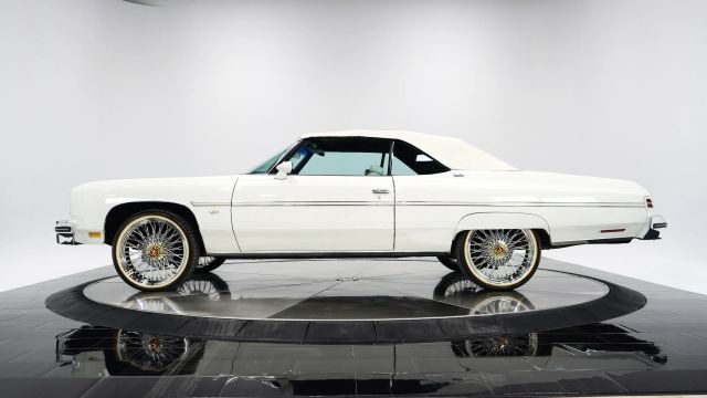 Chevrolet-Caprice-1975-2