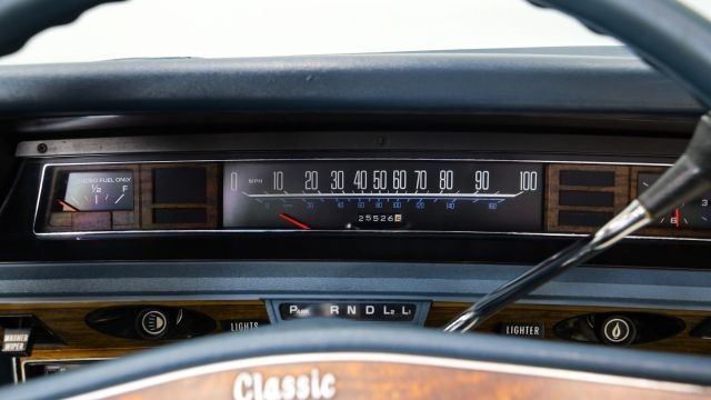 Chevrolet-Caprice-1975-22