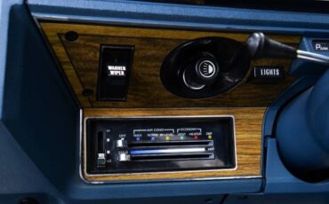 Chevrolet-Caprice-1975-23