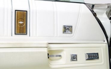 Chevrolet-Caprice-1975-26