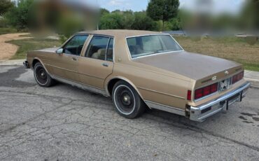 Chevrolet-Caprice-1987-Sedan-1