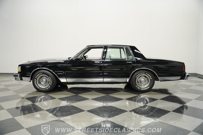 Chevrolet-Caprice-1989-Black-Medium-Dark-Gray-1