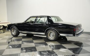 Chevrolet-Caprice-1989-Black-Medium-Dark-Gray-13