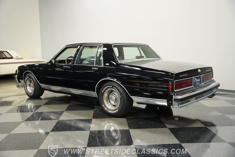 Chevrolet-Caprice-1989-Black-Medium-Dark-Gray-16