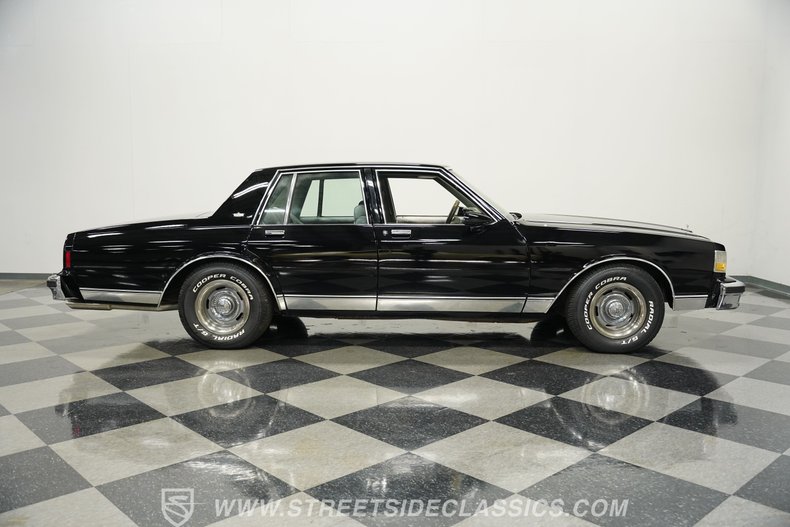 Chevrolet-Caprice-1989-Black-Medium-Dark-Gray-18