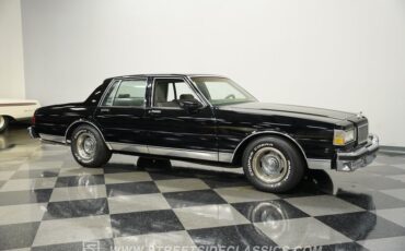 Chevrolet-Caprice-1989-Black-Medium-Dark-Gray-19