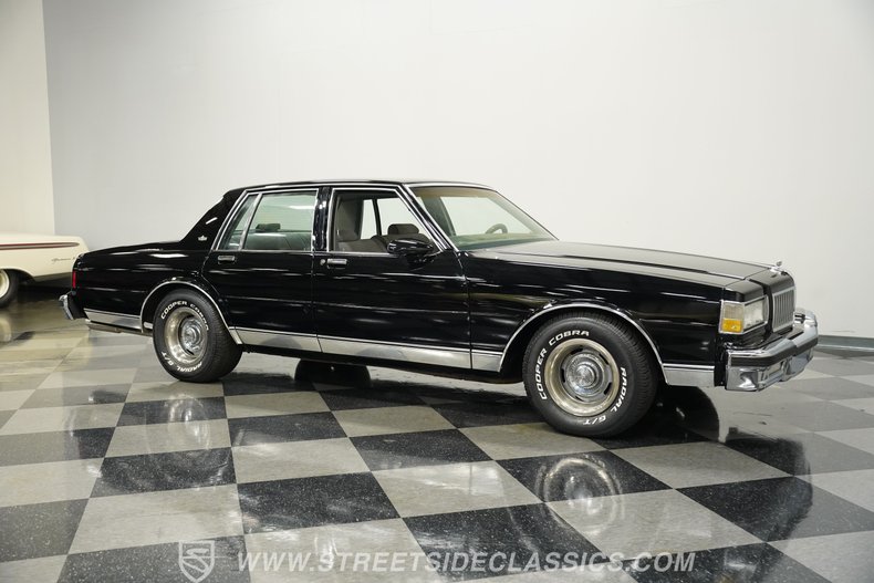 Chevrolet-Caprice-1989-Black-Medium-Dark-Gray-19