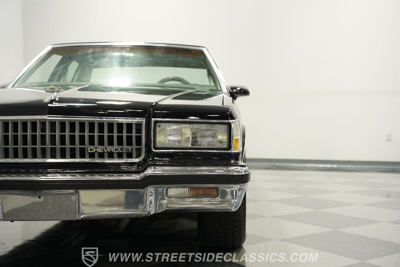 Chevrolet-Caprice-1989-Black-Medium-Dark-Gray-22