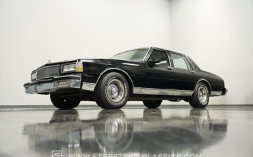 Chevrolet-Caprice-1989-Black-Medium-Dark-Gray-23