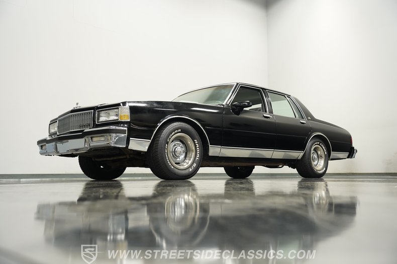 Chevrolet-Caprice-1989-Black-Medium-Dark-Gray-23