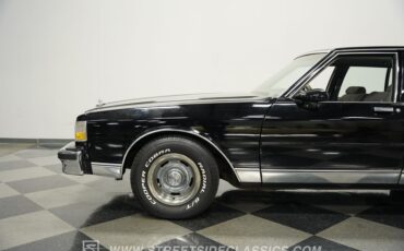 Chevrolet-Caprice-1989-Black-Medium-Dark-Gray-25