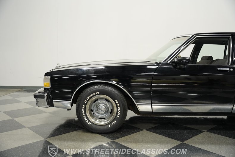 Chevrolet-Caprice-1989-Black-Medium-Dark-Gray-25
