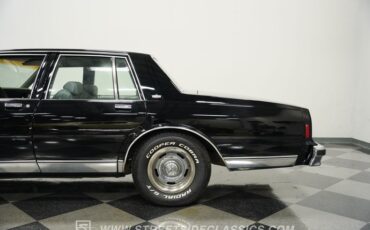 Chevrolet-Caprice-1989-Black-Medium-Dark-Gray-26