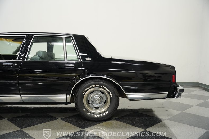 Chevrolet-Caprice-1989-Black-Medium-Dark-Gray-26