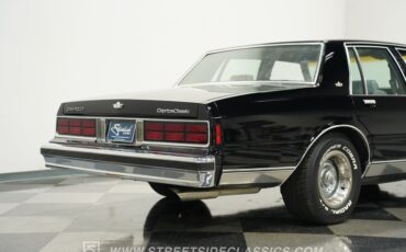 Chevrolet-Caprice-1989-Black-Medium-Dark-Gray-28
