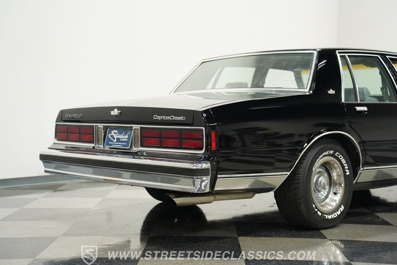 Chevrolet-Caprice-1989-Black-Medium-Dark-Gray-28