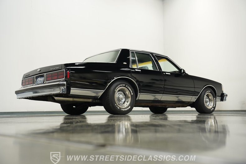 Chevrolet-Caprice-1989-Black-Medium-Dark-Gray-29