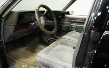 Chevrolet-Caprice-1989-Black-Medium-Dark-Gray-3