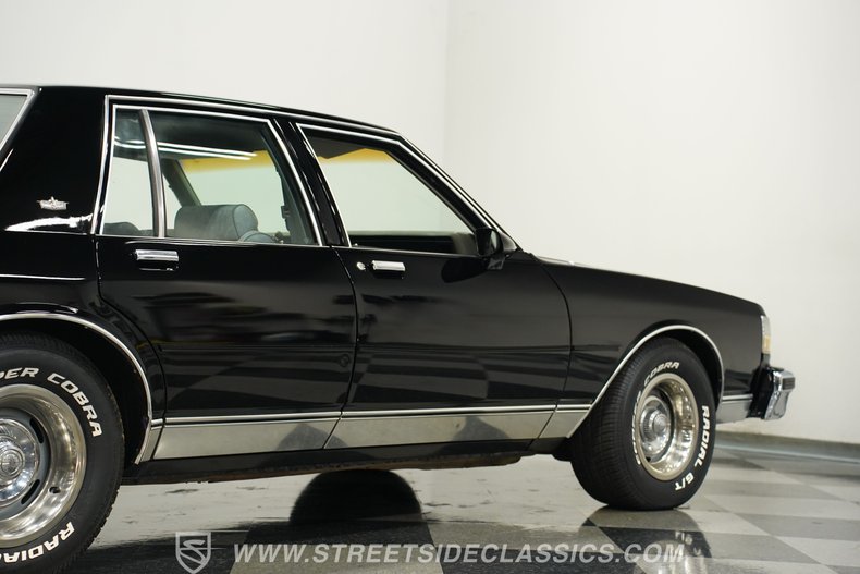 Chevrolet-Caprice-1989-Black-Medium-Dark-Gray-30