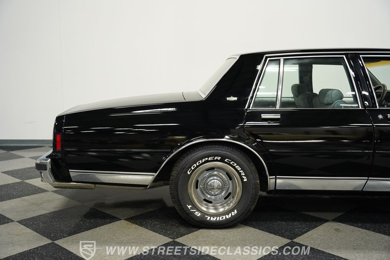 Chevrolet-Caprice-1989-Black-Medium-Dark-Gray-31