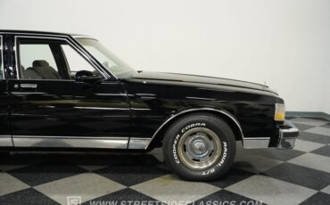 Chevrolet-Caprice-1989-Black-Medium-Dark-Gray-32
